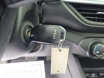 2023 Kia Forte LXS - miniatura 8