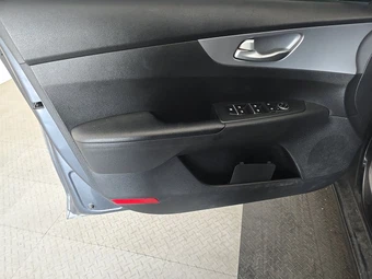 2023 Kia Forte LXS - miniatura 9