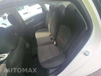 2023 Kia Forte LXS – miniatura 13