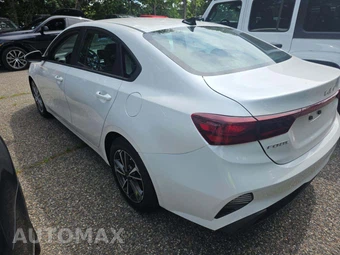 2023 Kia Forte LXS – miniatura 2