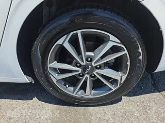 2023 Kia Forte LXS – miniatura 11