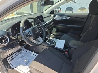 2023 Kia Forte LXS – miniatura 13
