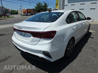 2023 Kia Forte LXS – miniatura 4