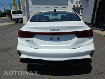 2023 Kia Forte LXS – miniatura 5