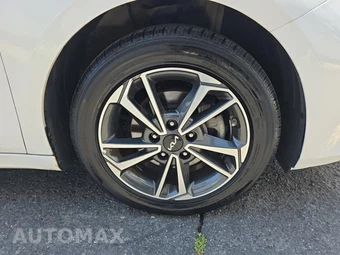 2023 Kia Forte LXS – miniatura 9