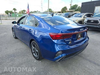 2023 Kia Forte LXS - miniatura 2