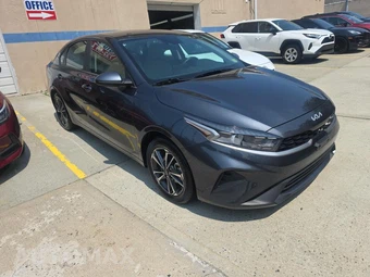 2023 Kia Forte LXS - miniatura 3