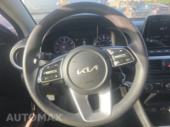 2023 Kia Forte LXS - miniatura 10