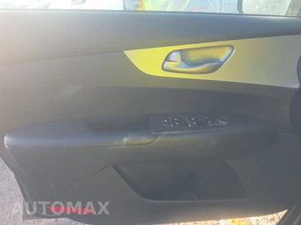 2023 Kia Forte LXS - miniatura 9