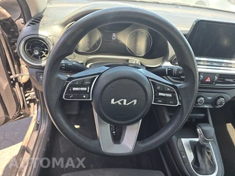 2023 Kia Forte LXS - miniatura 10