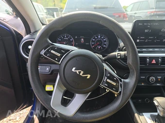 2023 Kia Forte LXS - miniatura 10