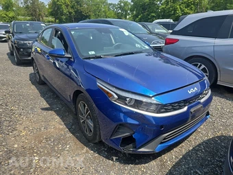 2023 Kia Forte LXS - miniatura 3