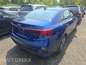 2023 Kia Forte LXS - miniatura 4