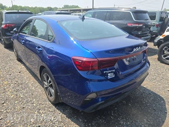 2023 Kia Forte LXS - miniatura 6
