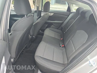 2023 Kia Forte LXS - miniatura 13