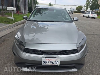 2023 Kia Forte LXS - miniatura 2