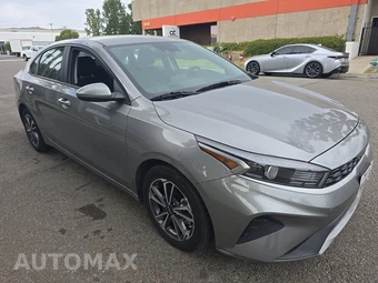 2023 Kia Forte LXS - miniatura 3