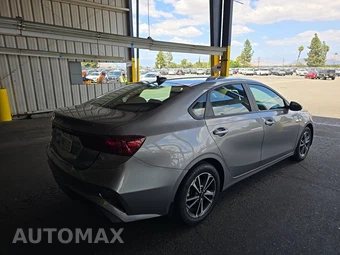 2023 Kia Forte LXS – miniatura 4