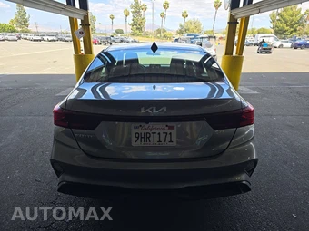 2023 Kia Forte LXS – miniatura 5