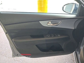 2023 Kia Forte LXS – miniatura 9