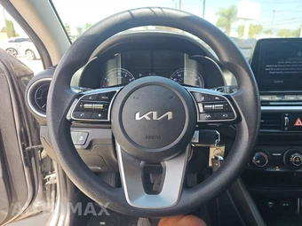 2023 Kia Forte LXS - miniatura 10