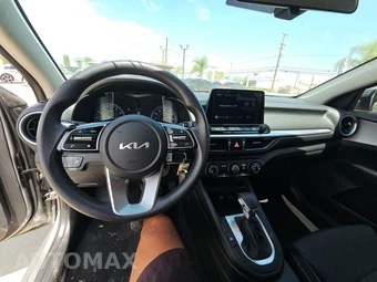 2023 Kia Forte LXS - miniatura 11