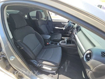 2023 Kia Forte LXS - miniatura 8