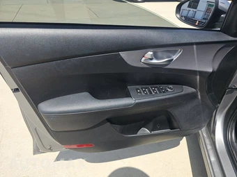 2023 Kia Forte LXS - miniatura 9
