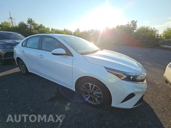 2023 Kia Forte LXS - miniatura 3