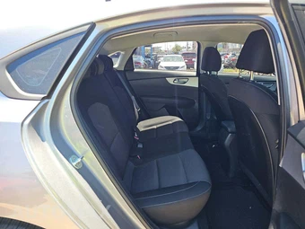 2023 Kia Forte LXS - miniatura 16