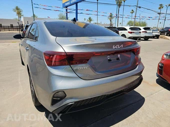 2023 Kia Forte LXS - miniatura 2