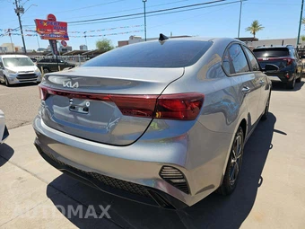 2023 Kia Forte LXS - miniatura 3