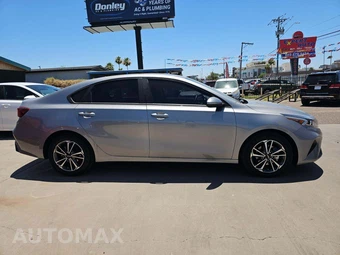 2023 Kia Forte LXS - miniatura 4