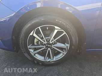 2023 Kia Forte LXS - miniatura 8