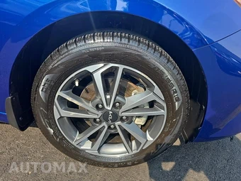 2023 Kia Forte LXS - miniatura 9