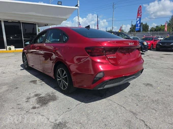 2023 Kia Forte LXS - miniatura 2