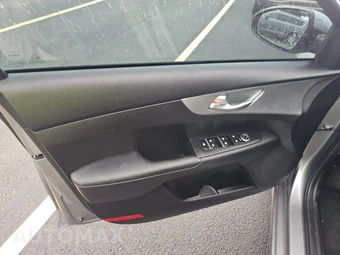 2023 Kia Forte LXS - miniatura 9