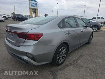 2023 Kia Forte LXS – miniatura 3