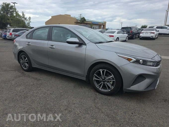 2023 Kia Forte LXS – miniatura 4
