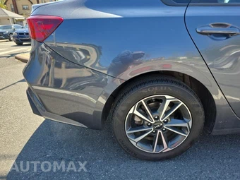 2023 Kia Forte LXS – miniatura 10
