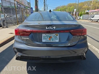 2023 Kia Forte LXS – miniatura 5