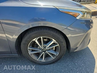 2023 Kia Forte LXS – miniatura 9