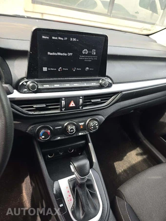2023 Kia Forte LXS – miniatura 10