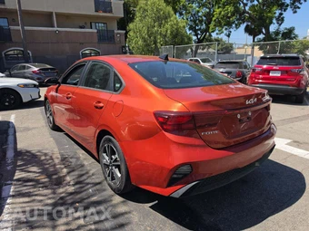 2023 Kia Forte LXS – miniatura 2
