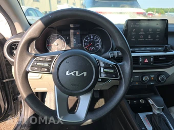 2023 Kia Forte LXS – miniatura 10