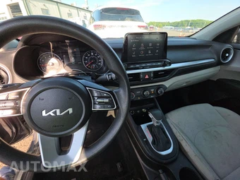 2023 Kia Forte LXS – miniatura 11