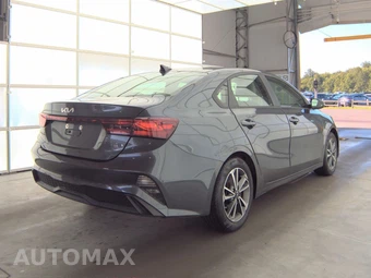 2023 Kia Forte LXS – miniatura 4