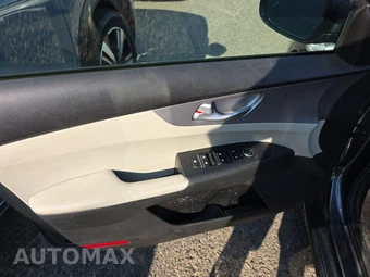 2023 Kia Forte LXS – miniatura 9