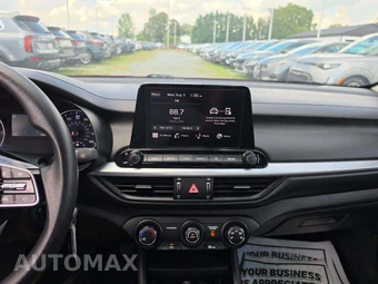 2023 Kia Forte LXS - miniatura 10