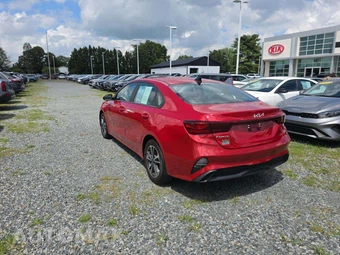2023 Kia Forte LXS - miniatura 2